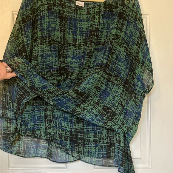 Cabi layered navy and green blouse with Cami underneath - Picture 3 of 5